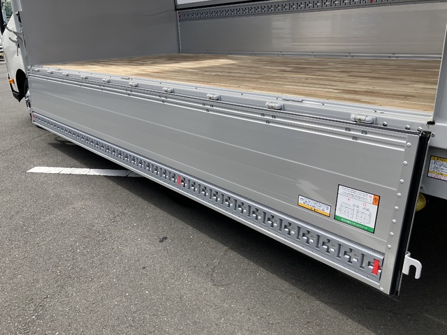 中古 【770万円】日野 ウイング 2トン(小型) R7年 2KG-XZU712Mの内装