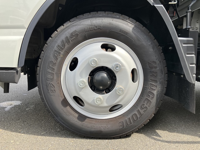 中古 【550万円】三菱ふそう バン 2トン(小型) R6年 2RG-FEAV0の外装