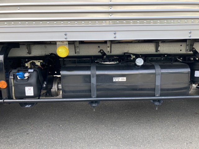中古 【550万円】三菱ふそう バン 2トン(小型) R6年 2RG-FEAV0の外装