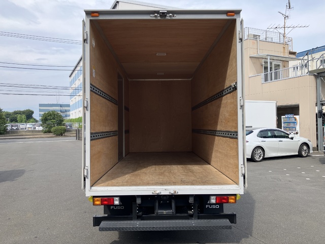 中古 【550万円】三菱ふそう バン 2トン(小型) R6年 2RG-FEAV0の内装