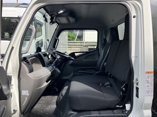 中古 【550万円】三菱ふそう バン 2トン(小型) R6年 2RG-FEAV0の内装