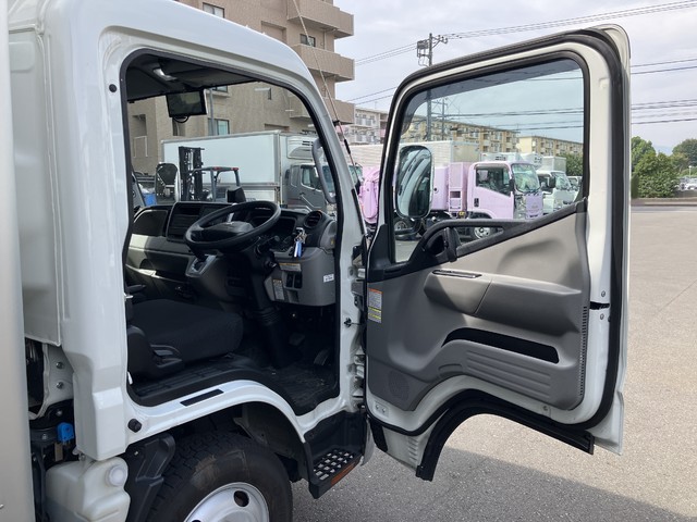 中古 【550万円】三菱ふそう バン 2トン(小型) R6年 2RG-FEAV0の内装