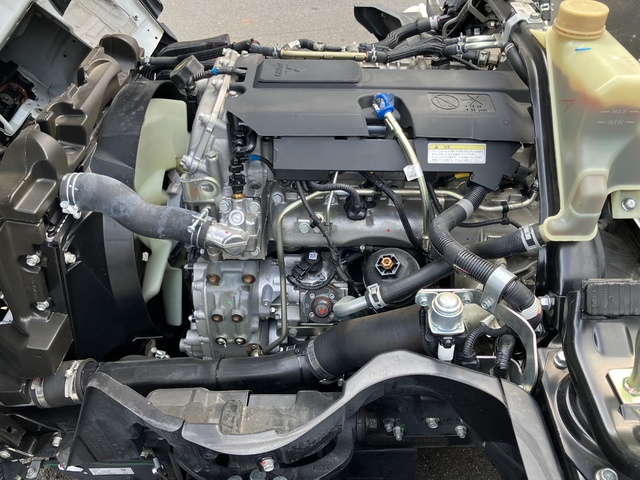 中古 【550万円】三菱ふそう バン 2トン(小型) R6年 2RG-FEAV0の部品