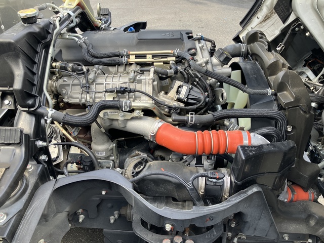 中古 【550万円】三菱ふそう バン 2トン(小型) R6年 2RG-FEAV0の部品