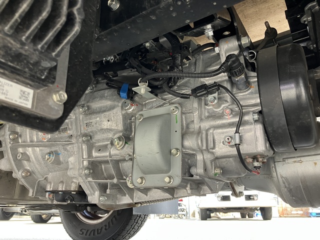 中古 【550万円】三菱ふそう バン 2トン(小型) R6年 2RG-FEAV0の部品