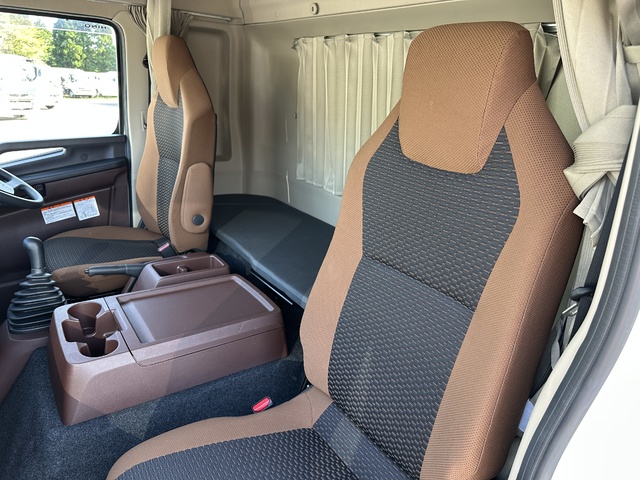 中古 【1,067万円】日野 ウイング 4トン(中型) R6年 2PG-FD2ABGの内装