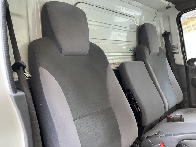 中古 【121万円】いすゞ バン 2トン(小型) H29年 TRG-NMR85ANの内装