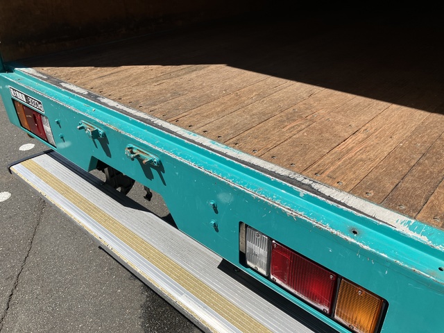 中古 【121万円】いすゞ バン 2トン(小型) H29年 TRG-NMR85ANの内装