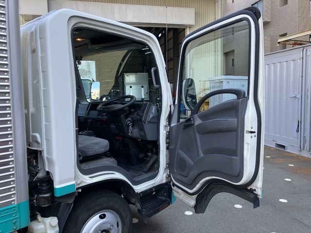 中古 【121万円】いすゞ バン 2トン(小型) H29年 TRG-NMR85ANの内装