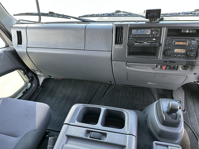 中古 【594万円】いすゞ ウイング 4トン(中型) H29年 TKG-FRR90S2の内装