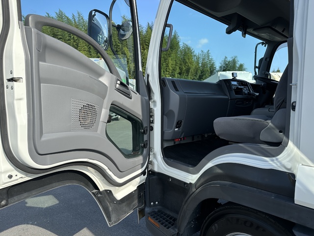 中古 【594万円】いすゞ ウイング 4トン(中型) H29年 TKG-FRR90S2の内装