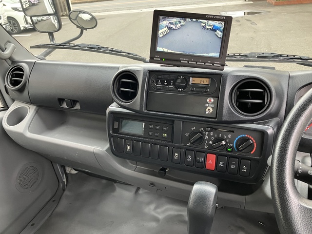 中古 【374万円】日野 冷凍バン 2トン(小型) H30年 TPG-XZC605Mの内装
