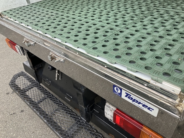 中古 【374万円】日野 冷凍バン 2トン(小型) H30年 TPG-XZC605Mの内装