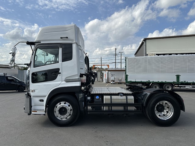 中古 【1,507万円】日産UD トレーラーヘッド (トラクターヘッド) 大型 R6年 2RG-GK5DABの外装