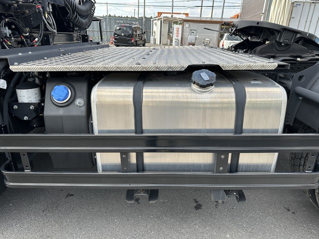 中古 【1,507万円】日産UD トレーラーヘッド (トラクターヘッド) 大型 R6年 2RG-GK5DABの外装