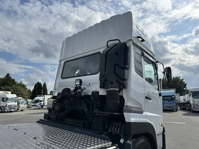中古 【1,507万円】日産UD トレーラーヘッド (トラクターヘッド) 大型 R6年 2RG-GK5DABの内装