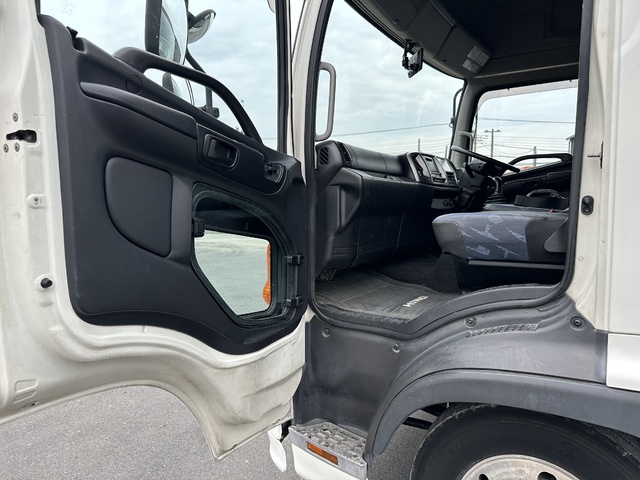 中古 【396万円】日野 バン 4トン(中型) H25年 TKG-FD7JLAGの内装