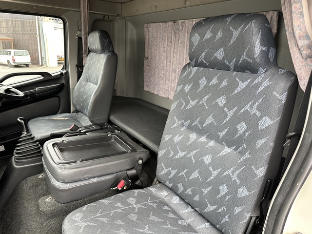 中古 【396万円】日野 バン 4トン(中型) H25年 TKG-FD7JLAGの内装