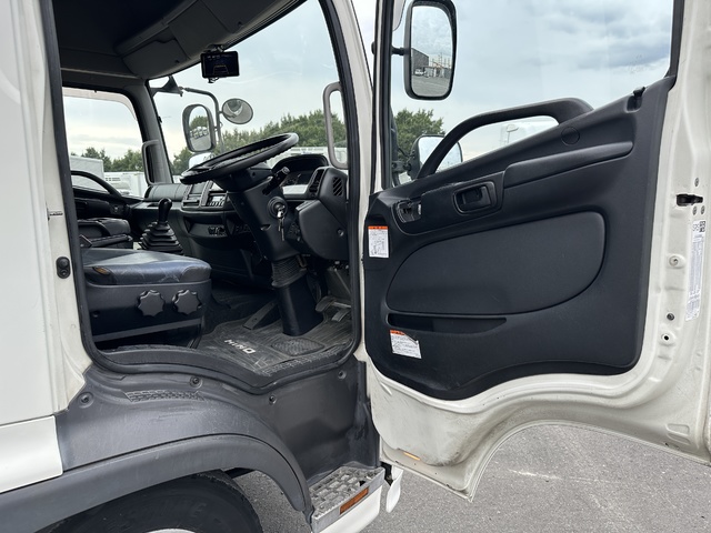 中古 【396万円】日野 バン 4トン(中型) H25年 TKG-FD7JLAGの内装