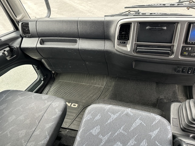 中古 【396万円】日野 バン 4トン(中型) H25年 TKG-FD7JLAGの内装