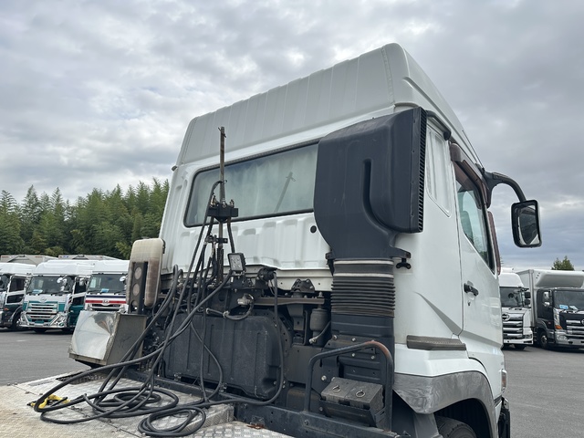 中古 三菱ふそう トレーラーヘッド (トラクターヘッド) 大型 H29年 QPG-FP64VDRの内装