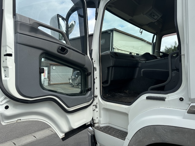 中古 三菱ふそう トレーラーヘッド (トラクターヘッド) 大型 H29年 QPG-FP64VDRの内装