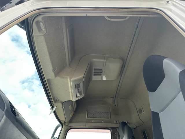 中古 三菱ふそう トレーラーヘッド (トラクターヘッド) 大型 H29年 QPG-FP64VDRの内装