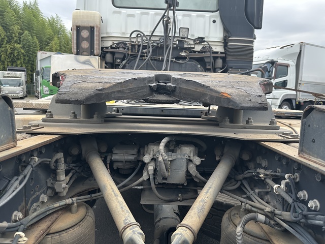 中古 三菱ふそう トレーラーヘッド (トラクターヘッド) 大型 H29年 QPG-FP64VDRの内装