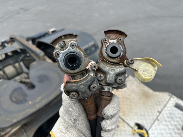 中古 三菱ふそう トレーラーヘッド (トラクターヘッド) 大型 H29年 QPG-FP64VDRの内装