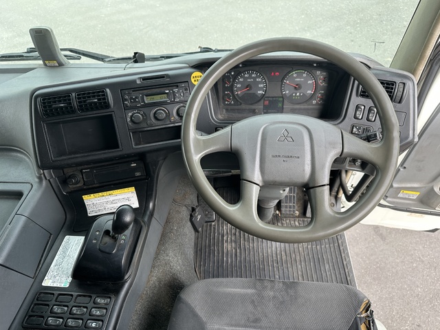 中古 三菱ふそう トレーラーヘッド (トラクターヘッド) 大型 H29年 QPG-FP64VDRの内装