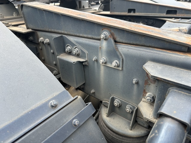 中古 三菱ふそう トレーラーヘッド (トラクターヘッド) 大型 H29年 QPG-FP64VDRの部品