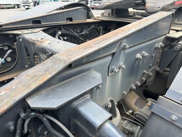 中古 三菱ふそう トレーラーヘッド (トラクターヘッド) 大型 H29年 QPG-FP64VDRの部品