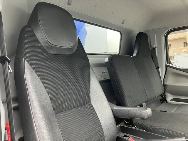 中古 【627万円】三菱ふそう クレーン・セルフ 2トン(小型) R1年 TPG-FEB80の内装