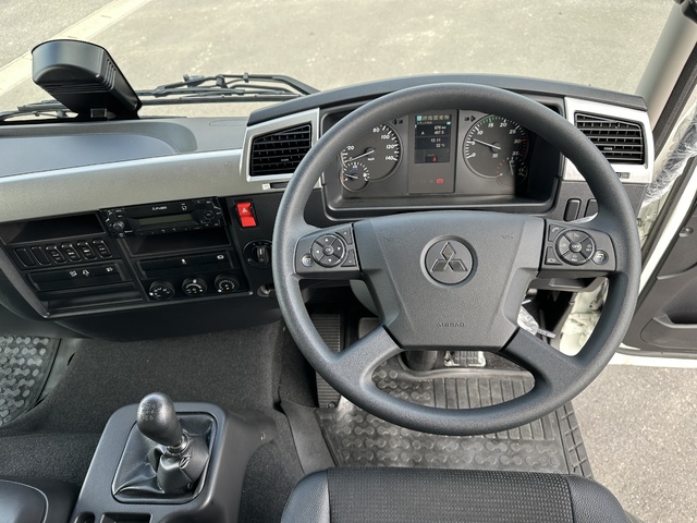 中古 【1,078万円】三菱ふそう ウイング 4トン(中型) R7年 2KG-FK65Fの内装