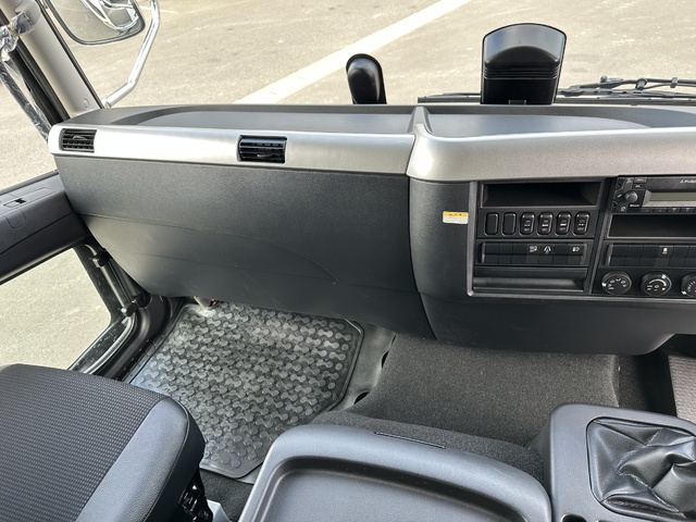 中古 【1,078万円】三菱ふそう ウイング 4トン(中型) R7年 2KG-FK65Fの内装