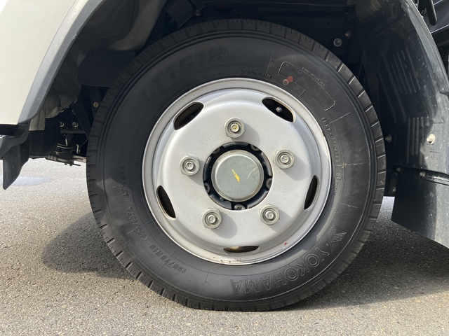 中古 【627万円】いすゞ バン 2トン(小型) R6年 2RG-NLR88ANの外装