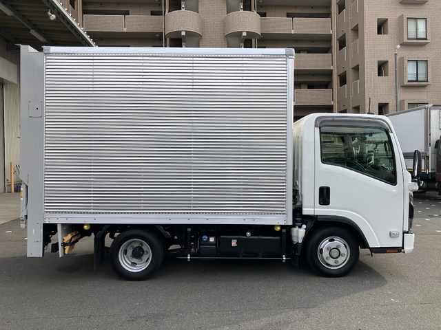 中古 【627万円】いすゞ バン 2トン(小型) R6年 2RG-NLR88ANの外装