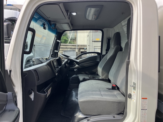中古 【627万円】いすゞ バン 2トン(小型) R6年 2RG-NLR88ANの内装