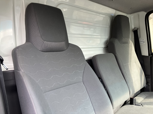 中古 【627万円】いすゞ バン 2トン(小型) R6年 2RG-NLR88ANの内装