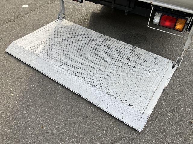 中古 【627万円】いすゞ バン 2トン(小型) R6年 2RG-NLR88ANの部品
