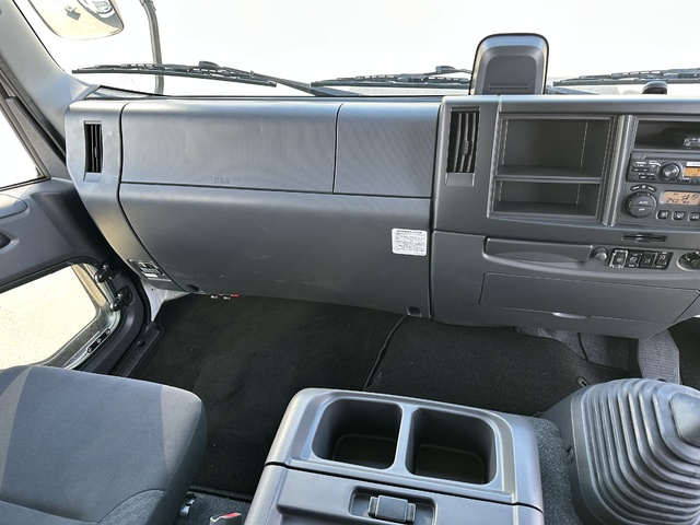 中古 【902万円】日産UD ウイング 4トン(中型) R4年 2PG-BRR90T2の内装