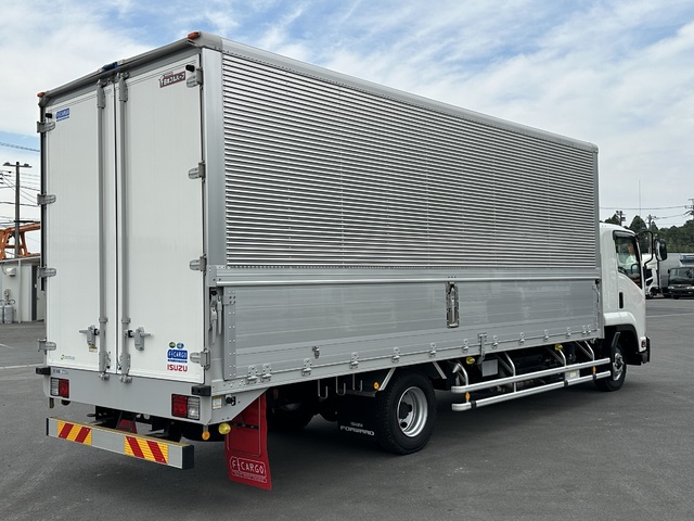 中古 【990万円】いすゞ ウイング 4トン(中型) R5年 2RG-FRR90T2の外装