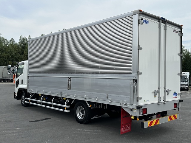 中古 【990万円】いすゞ ウイング 4トン(中型) R5年 2RG-FRR90T2の外装