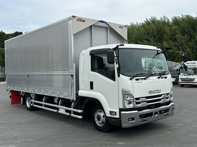 中古 【990万円】いすゞ ウイング 4トン(中型) R5年 2RG-FRR90T2の外装