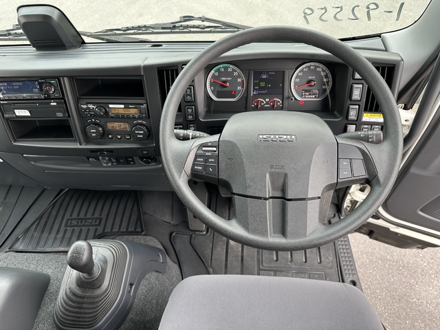 中古 【990万円】いすゞ ウイング 4トン(中型) R5年 2RG-FRR90T2の内装