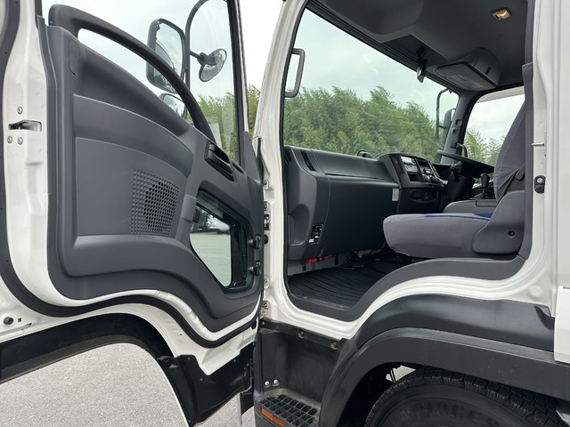 中古 【990万円】いすゞ ウイング 4トン(中型) R5年 2RG-FRR90T2の内装
