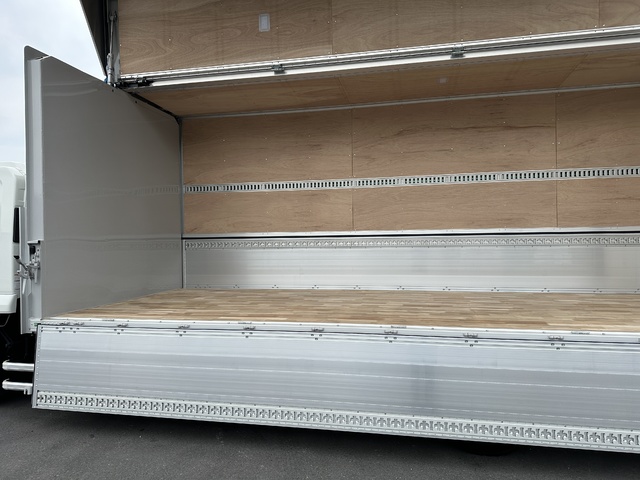 中古 【990万円】いすゞ ウイング 4トン(中型) R5年 2RG-FRR90T2の内装