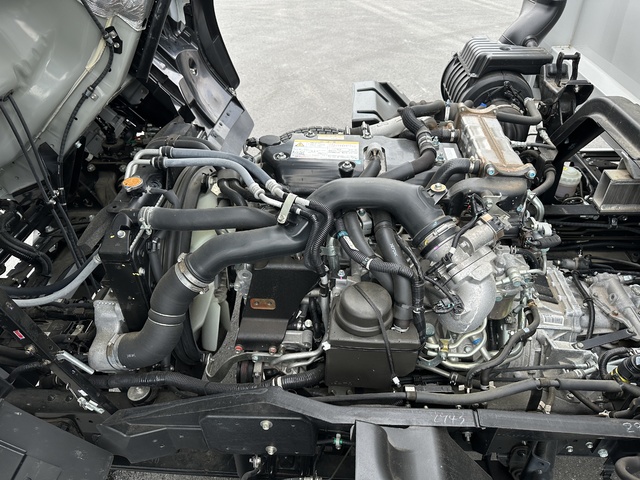 中古 【990万円】いすゞ ウイング 4トン(中型) R5年 2RG-FRR90T2の部品