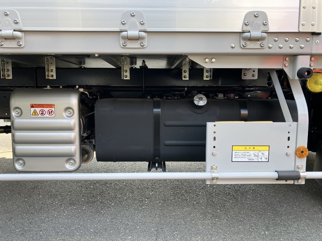 中古 【770万円】日野 ウイング 2トン(小型) R6年 2KG-XZU722Mの外装