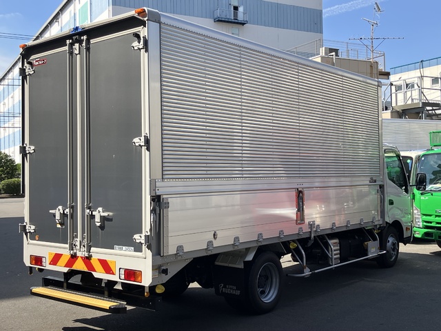 中古 【770万円】日野 ウイング 2トン(小型) R6年 2KG-XZU722Mの外装